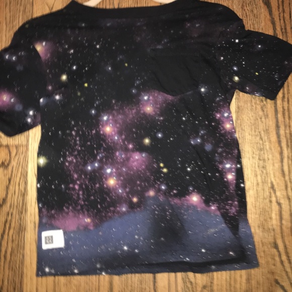 A shirt - Picture 1 of 3